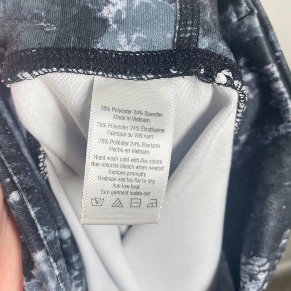 ALO Airbrush Leggings in Glossy Python M - Picture 7 of 13